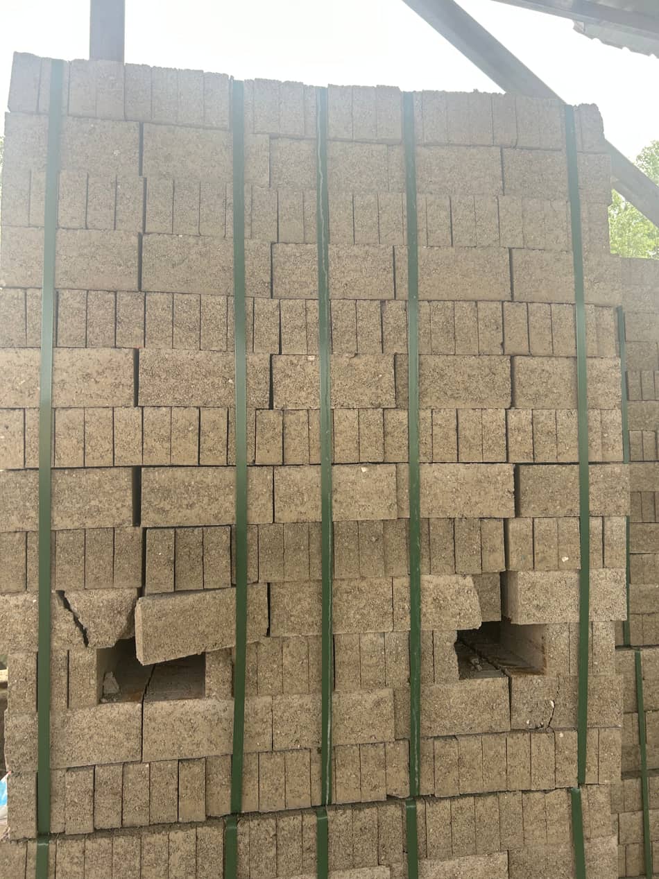 水泥砖灰砂砖堆场实拍
